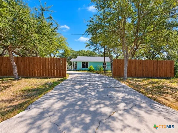 1534 San Antonio St, Rockport, TX 78382