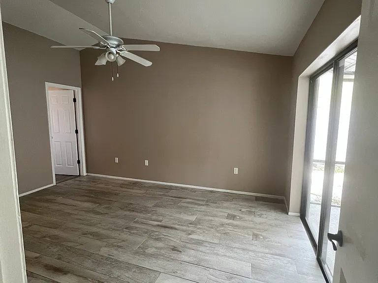 270 Arbor Dr W — Photo 18