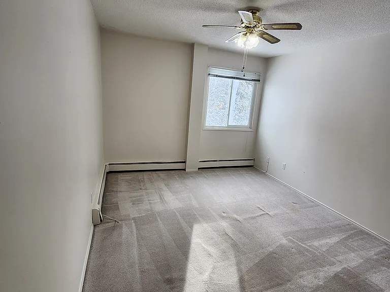 7627 4a St SW — Photo 10