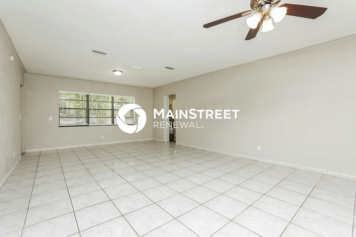 Living Room - 1147 Magnolia Dr