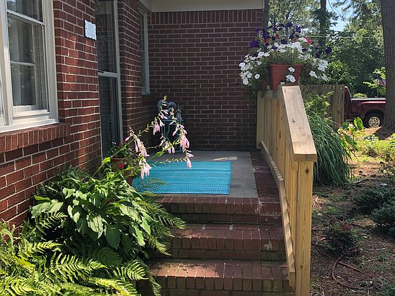 5th image of 115 Lindsey Ave