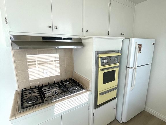3rd image of 2826 E 4th St APT 7