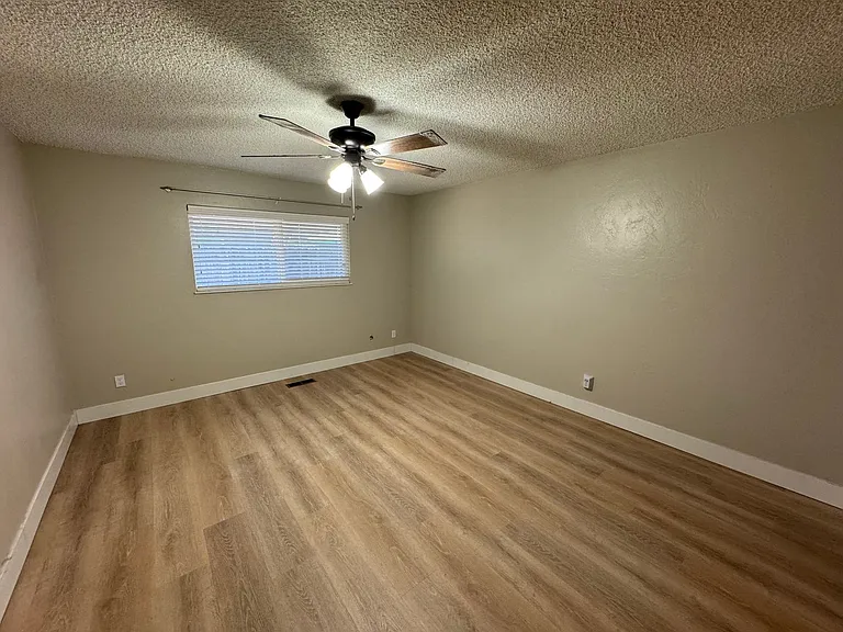 970 N Villa Ave #4 — Photo 17
