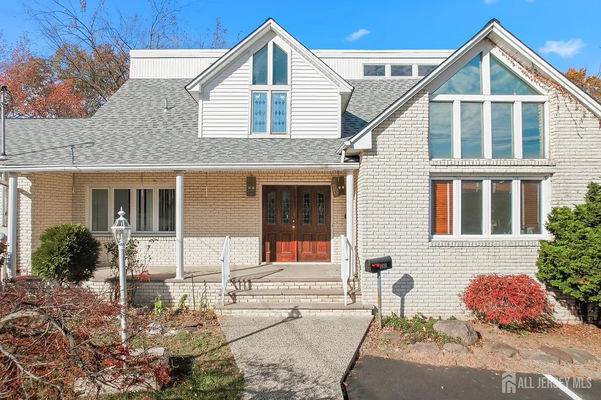 Building Photo - 1818 Oak Tree Rd