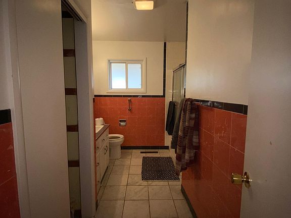 3rd image of 323 N Hillsdale Dr