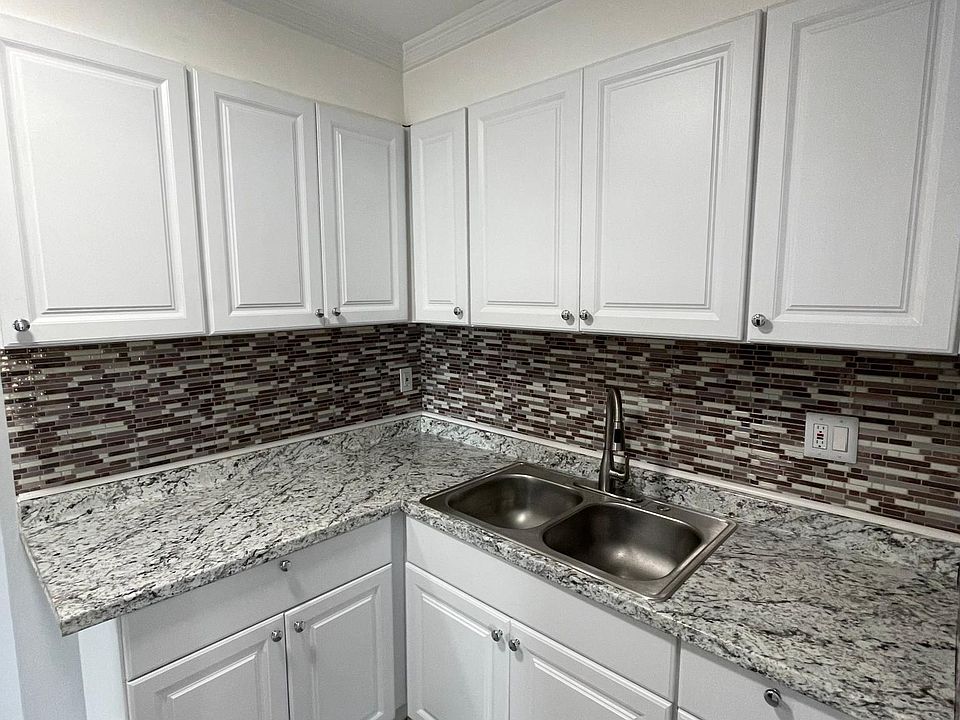 1st image of 111 Yale Ave Floor 3