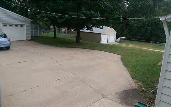 4th image of 3520 Victoria Ave