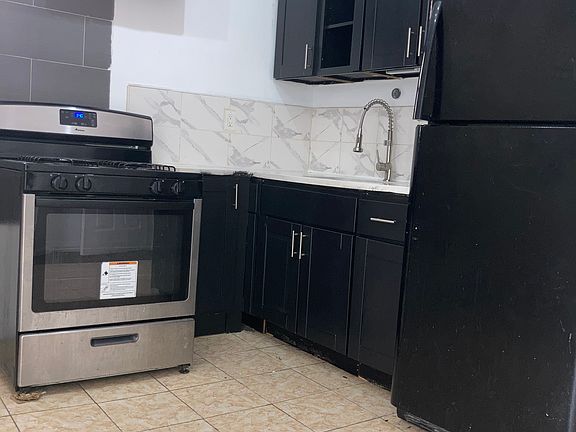 2nd image of 660 Linwood St #1