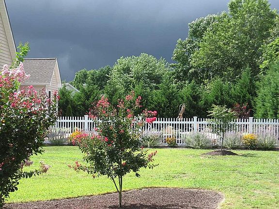 4th image of 8 Persimmon Ln