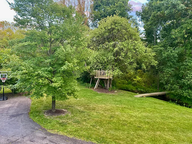 15 Spruce Ln — Photo 8