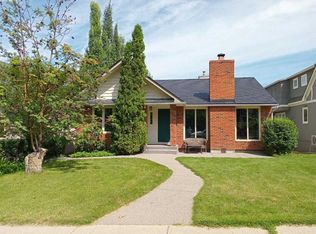 1604 W Scotland St SW, Calgary, AB T3C2L5