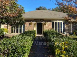 6150 Symphony Ln, Dallas, TX 75227