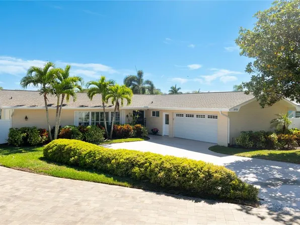 3970 McKay Creek Dr, Largo, FL 33770