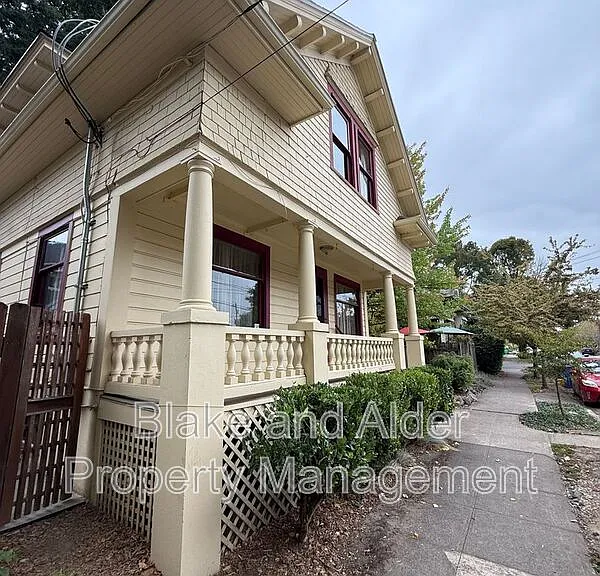 7824 SE 11th Ave — Photo 2