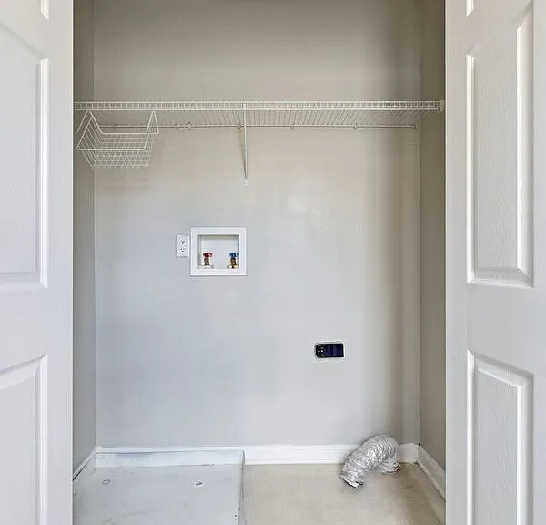 704 Courtney Ct — Photo 13