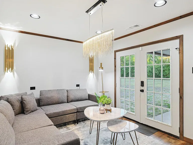 15305 Plum Ln — Photo 13