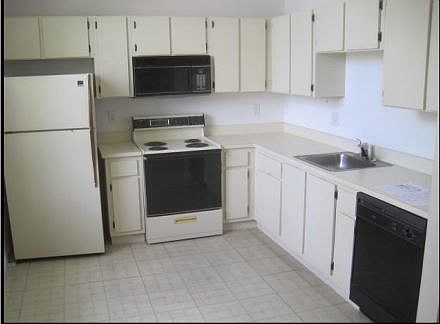 4th image of 10827 NW 8th St