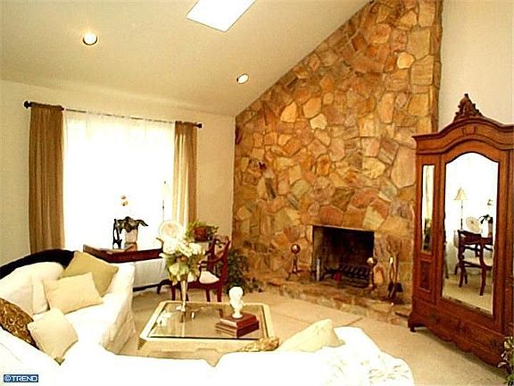 3rd image of 21 Christian Ln