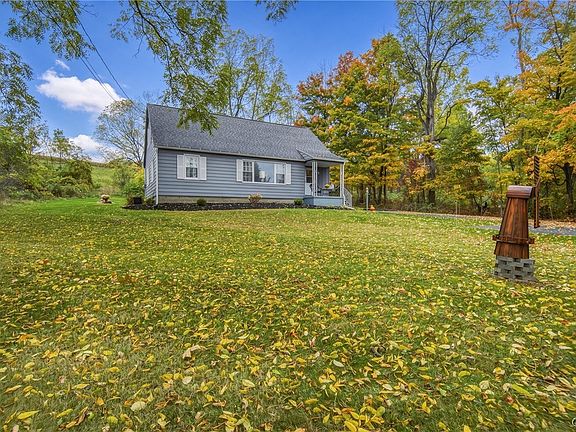 3rd image of 2782 E Lake Rd