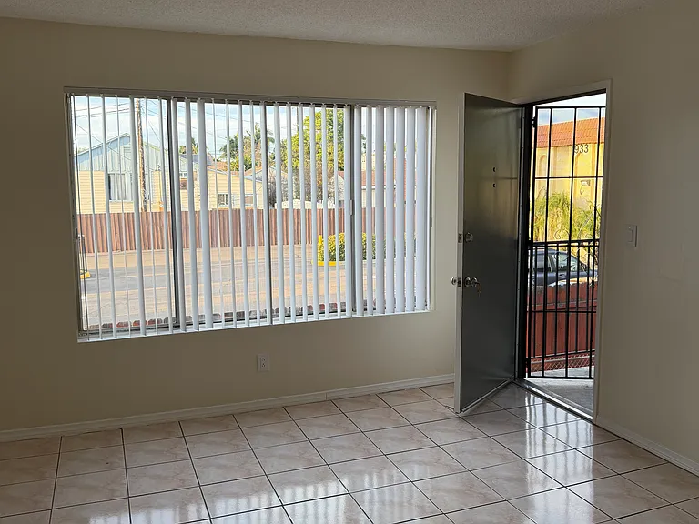 1937 L Ave #22 — Photo 4