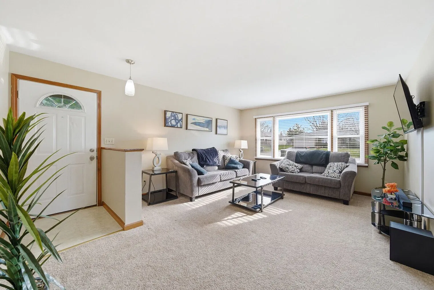 2 bed, 3.0 bath, 1001 sqft, $4,440 — Photo 4