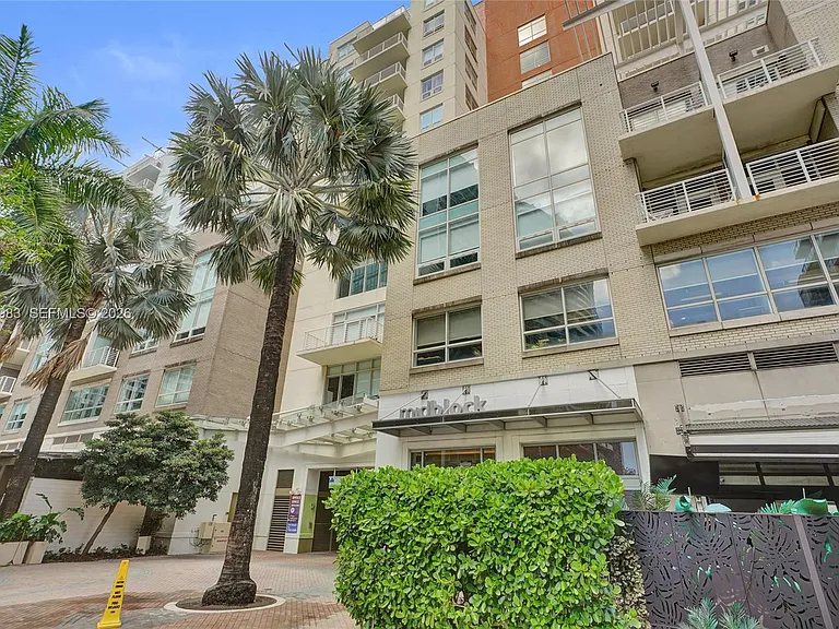 3250 NE 1st Ave #511 — Photo 44