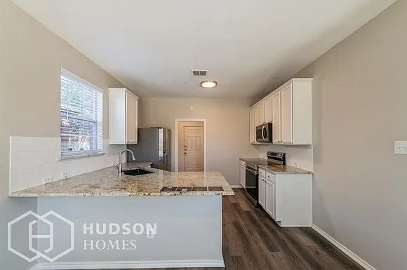 1401 Silver Maple Ln — Photo 9