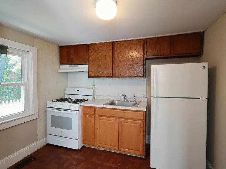 39 Moran Ave — Photo 13