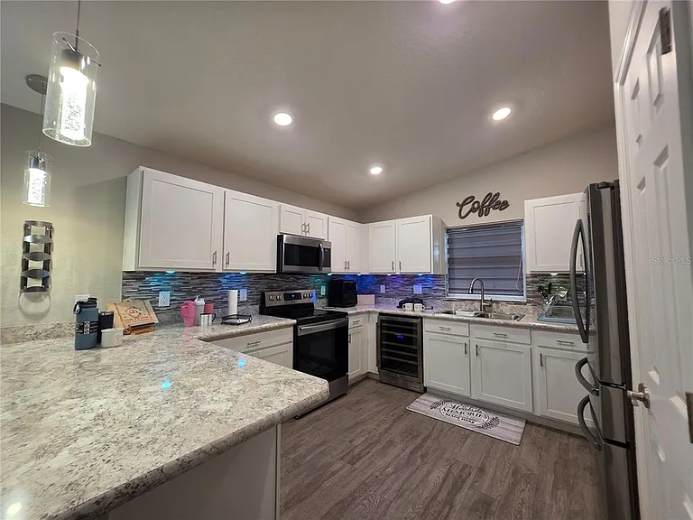 424 Capri Way — Photo 22