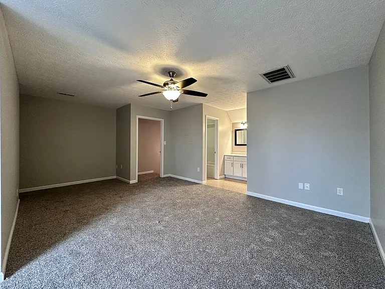 Breckenridge Apartment Homes — Photo 38