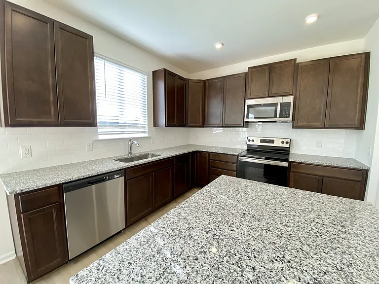 82 Mainland Lakes Dr — Photo 3