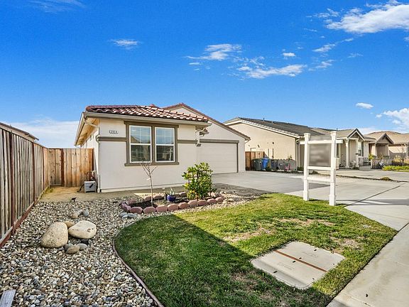 3rd image of 2934 Kings Way