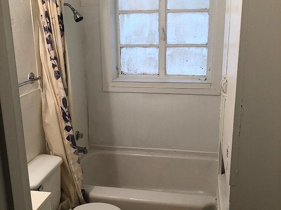 3rd image of 1118 Margaret St