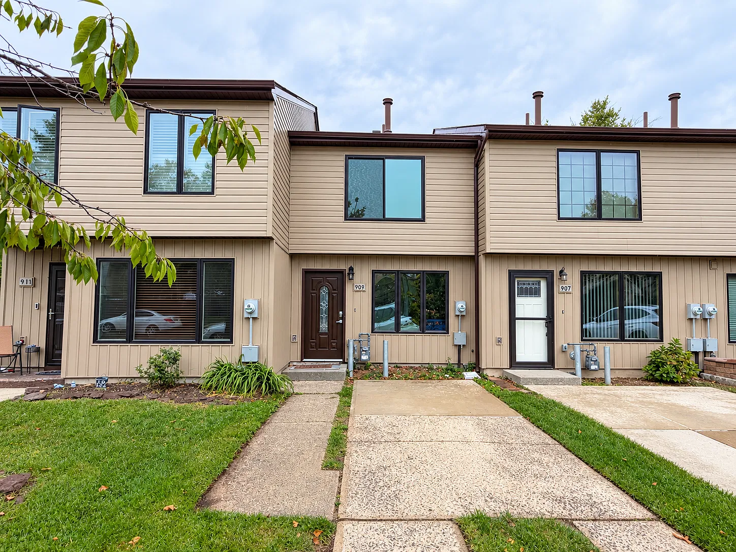 2 bed, 1.5 bath, 1073 sqft, $2,900 — Photo 1