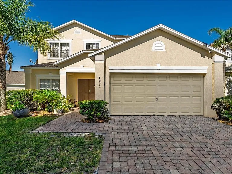 1202 Cumbrian Lakes Ct — Photo 2
