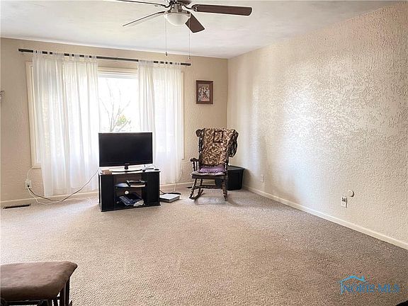 4th image of 487 Hoover Dr