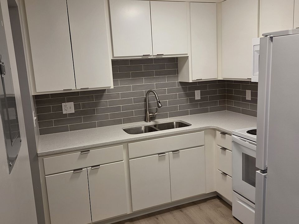 2nd image of 126 S Young St #124