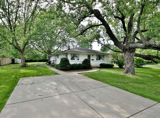 1112 Longmeadow Dr, Glenview, IL