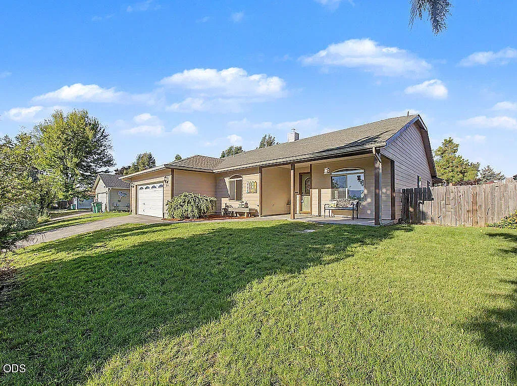 Chantal Ave, Klamath Falls — Photo 2