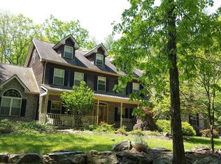 154 Meath Ln, Dingmans Ferry, PA 18328
