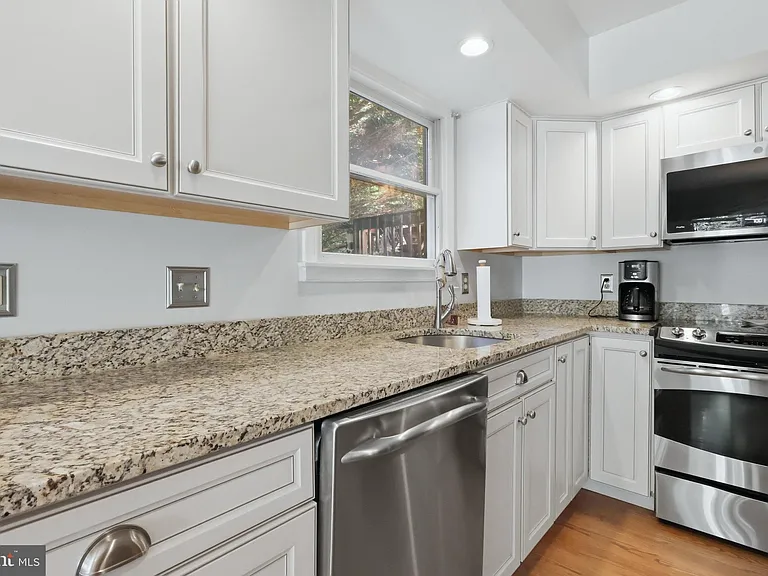 900 Hickory Cir — Photo 7