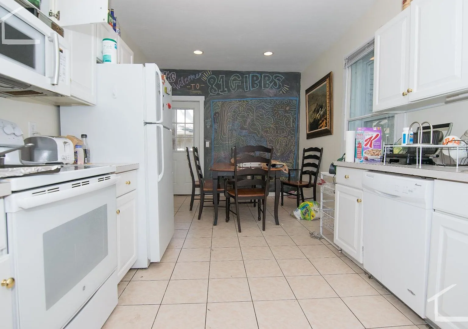 Large 5 Bedroom Apartment by BU Available for September 1st, 2026 — Photo 4