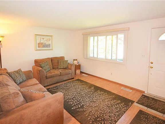 5th image of 1180 Sweetbriar Dr