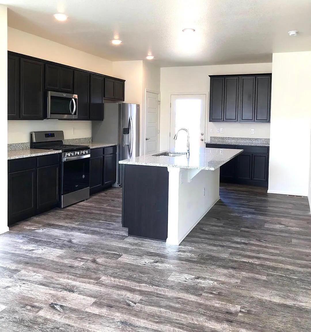6878 Longpark Dr — Photo 3