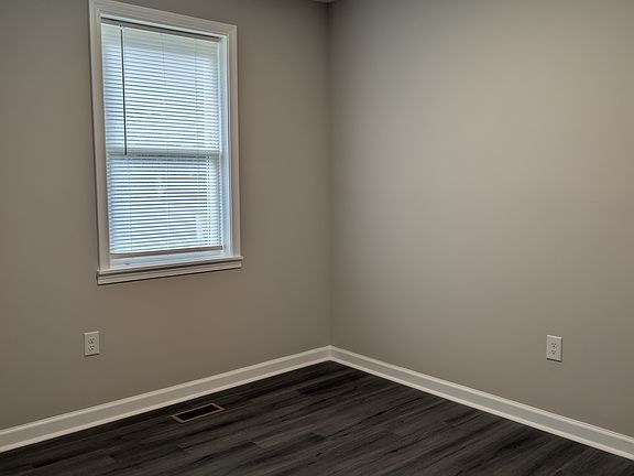 4th image of 1013 Pinelane Rd