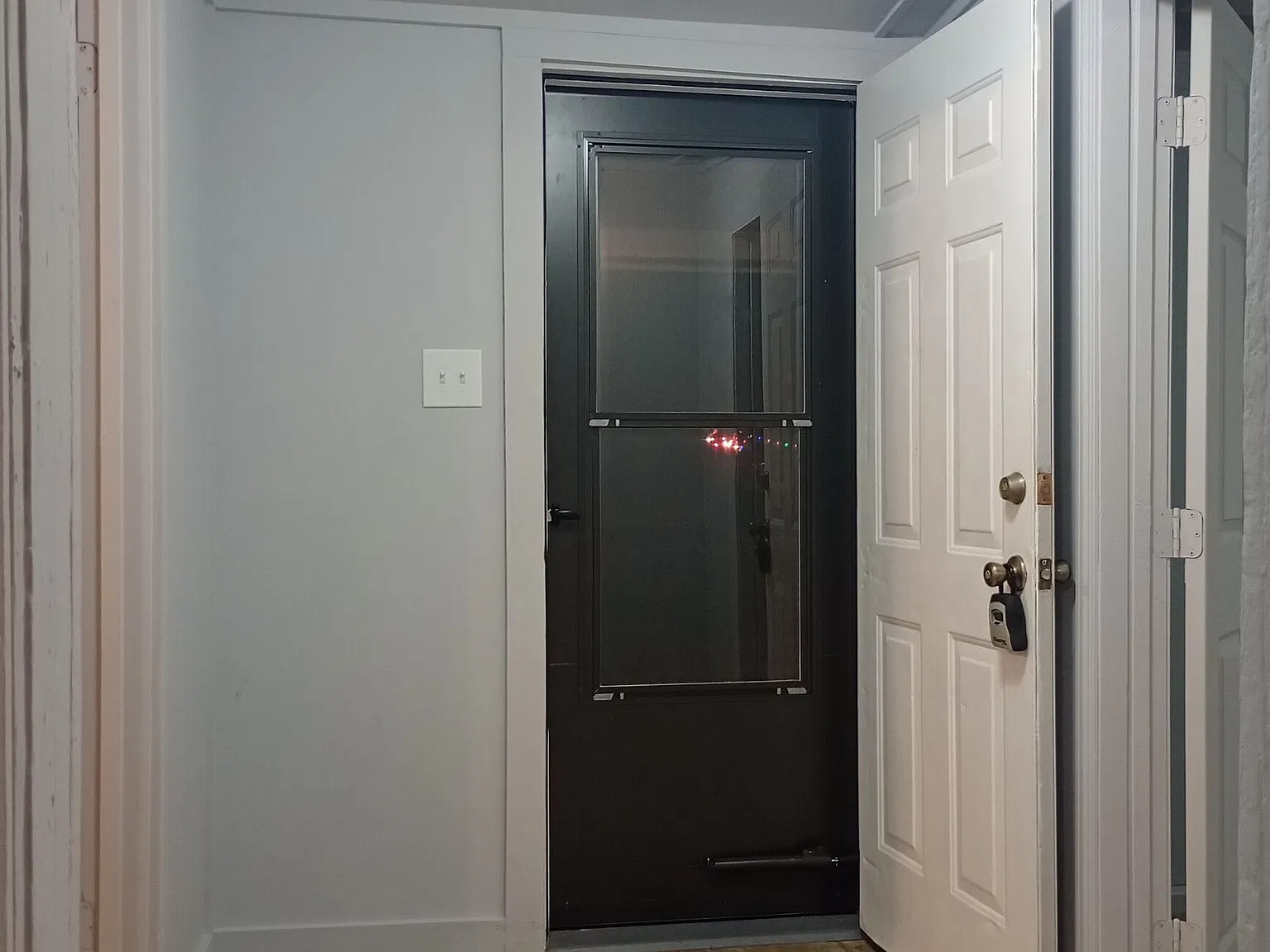 3 bed, 1.0 bath, 1220 sqft, $1,200 — Photo 2