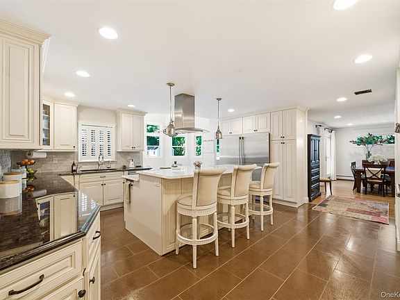 5th image of 8 Clayton Drive