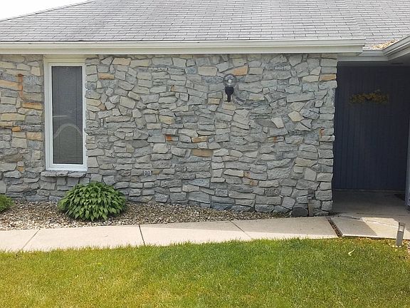 2nd image of 4423 Brookshire Cir