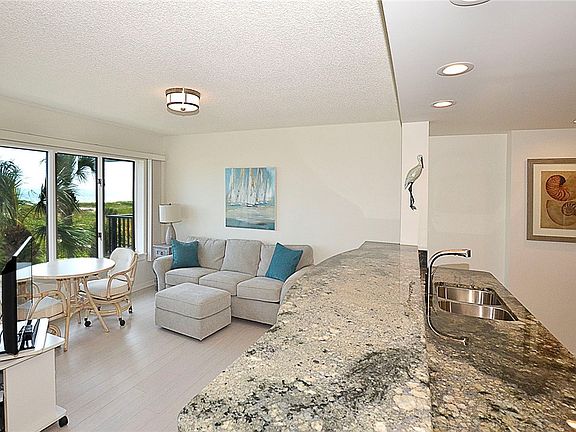 3rd image of 1616 Ocean Dr APT 302