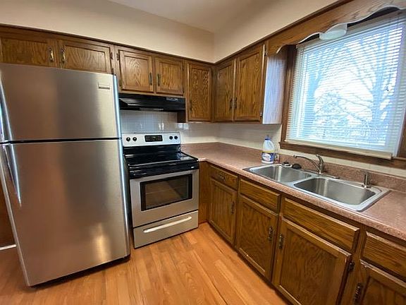 5th image of 412 E Rosehill St